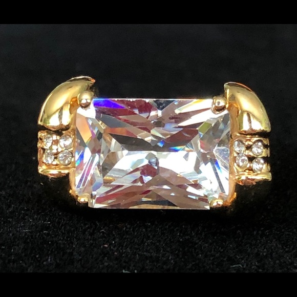 Jewelry - Statement Ring Emerald, Round Ct CZ Diamond & Gold
